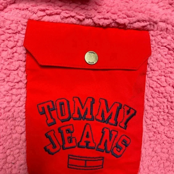 Tommy Jeans Women's Quarter-Snap Sherpa Pullover - Picture 2 of 3